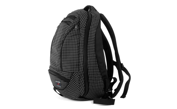 Side profile of Synik 22 in Original (black with white grid) 400 Halcyon